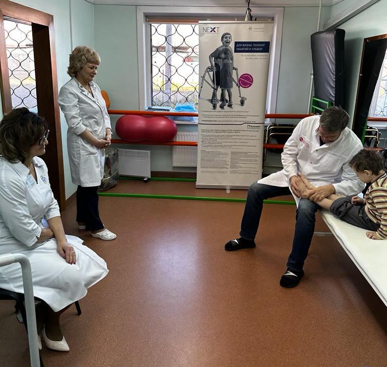 26 детей с ДЦП проконсультировал в клинике НЦ ПЗСРЧ заведующий детским отделением Новосибирского НИИТО