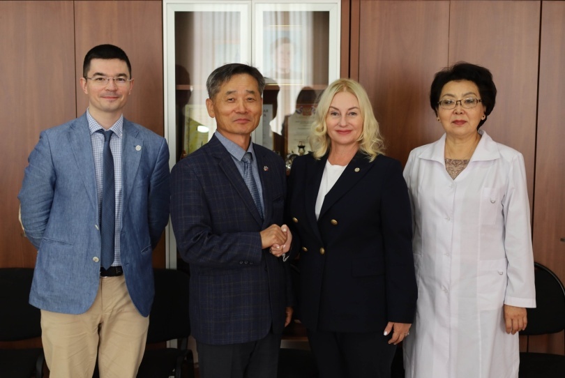 Генеральный консул Республики Корея в Иркутске посетил Научный центр проблем здоровья семьи и репродукции человека