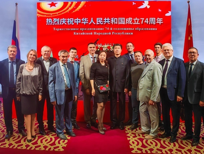 ФГБНУ НЦ ПЗСРЧ поздравил генерального консула КНР в г. Иркутске с 74-й годовщиной образования КНР