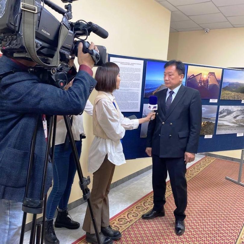 В Монгольской академии наук открылась выставка Международного фотоконкурса «Сохраним жизнь мировых жемчужин - озер Байкал и Хубсугул»