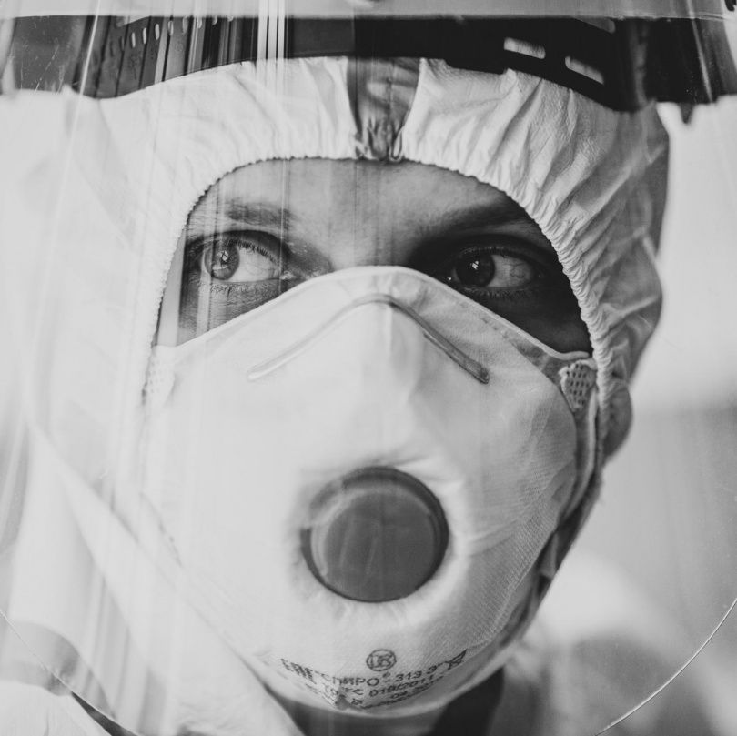 В Научном центре открылась фотовыставка "ДРУГИМИ ГЛАЗАМИ", посвящённая жизни и работе Центра в период пандемии новой коронавирусной инфекции COVID-19